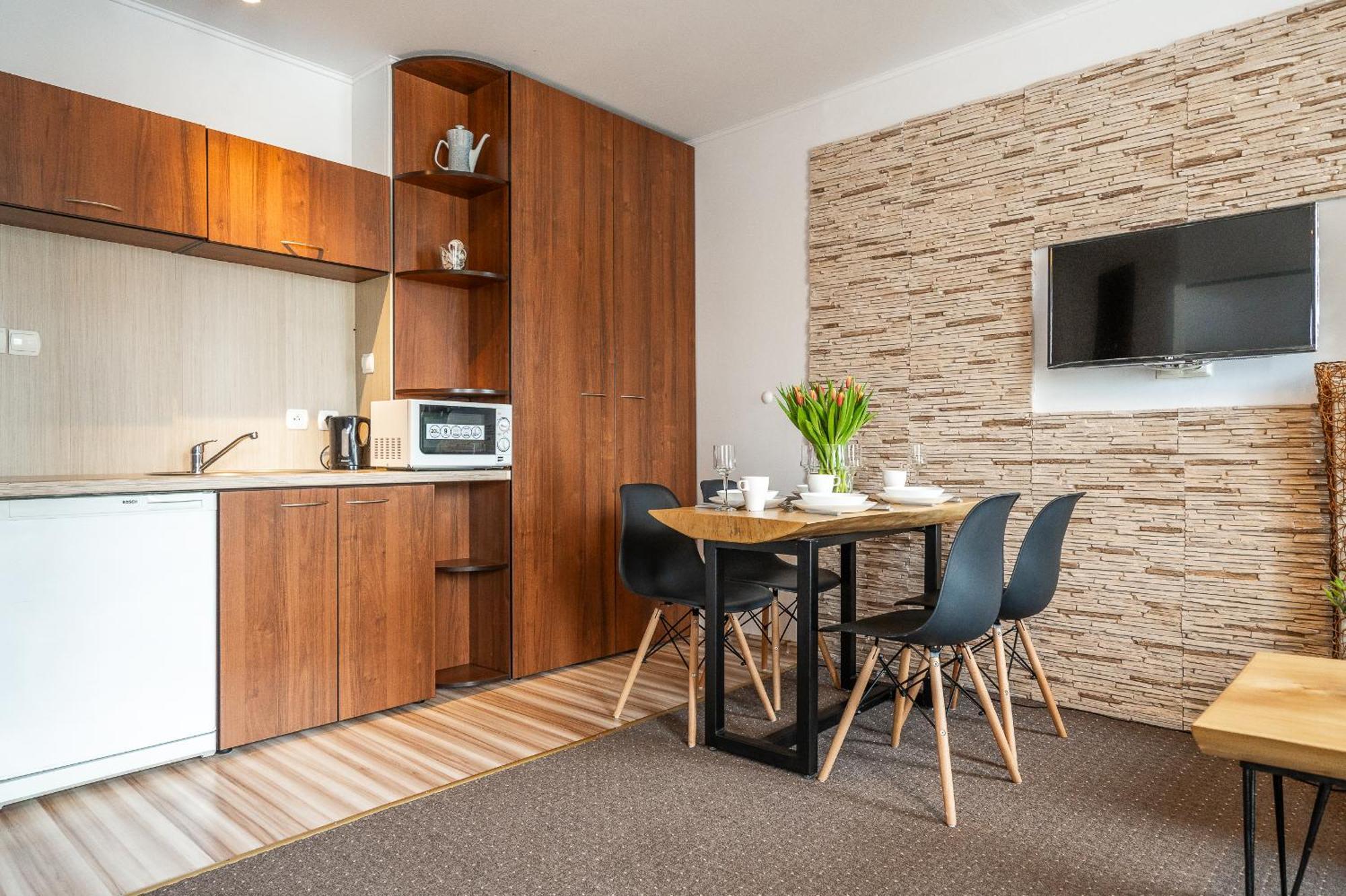Max Apartamenty - Pokoje - Domki - Restauracja - Basen 미엘노 외부 사진