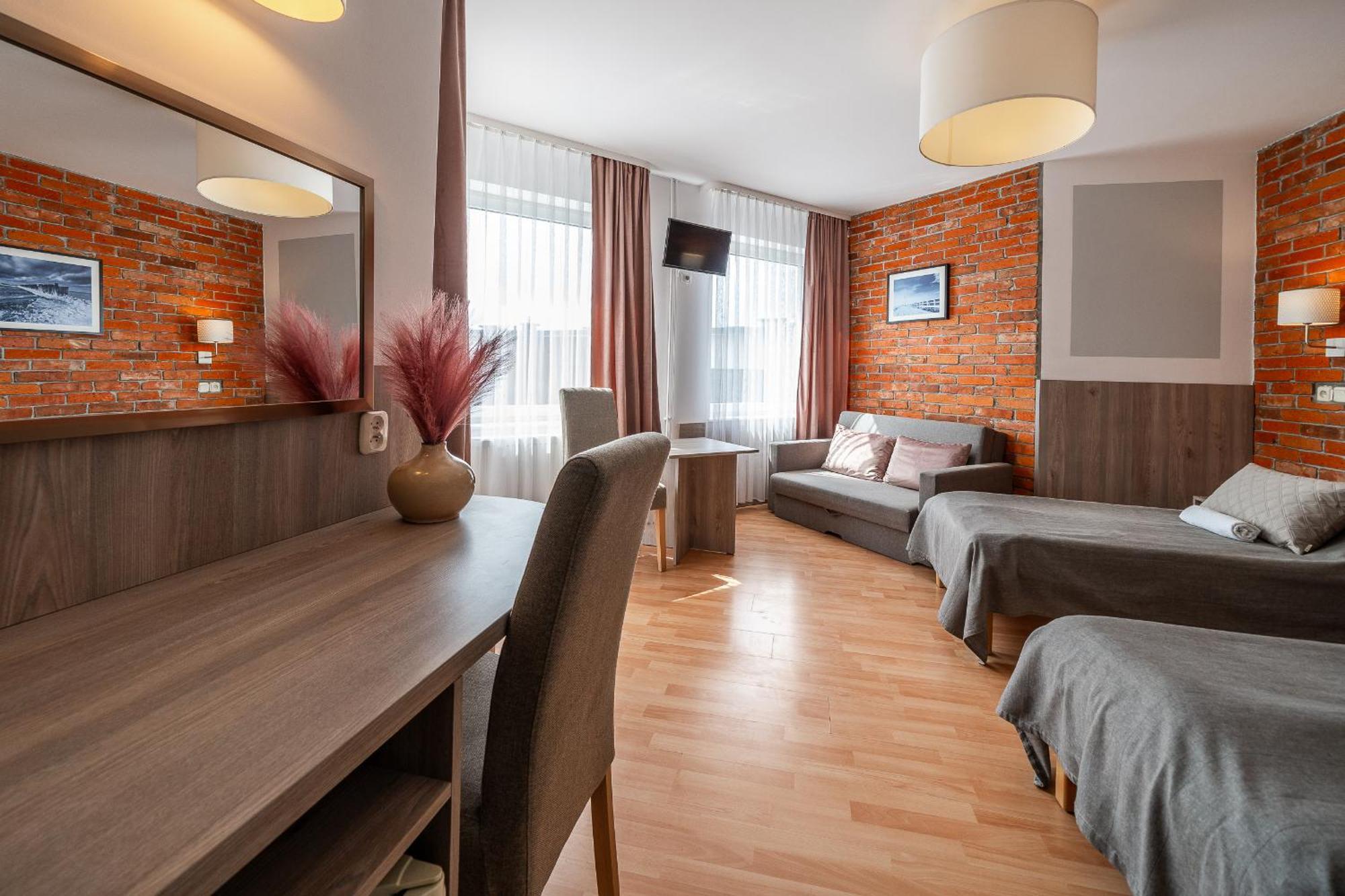 Max Apartamenty - Pokoje - Domki - Restauracja - Basen 미엘노 외부 사진
