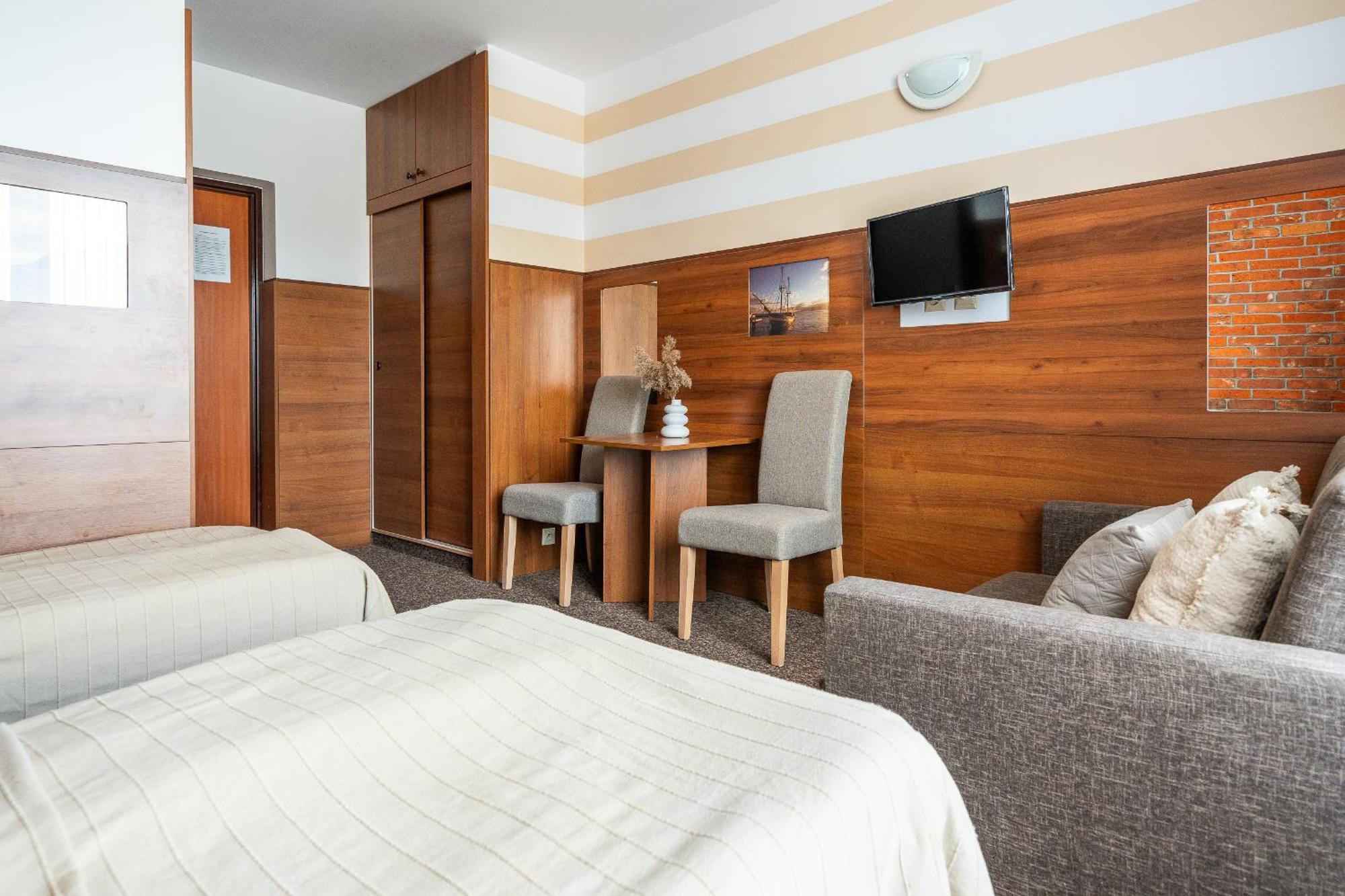 Max Apartamenty - Pokoje - Domki - Restauracja - Basen 미엘노 외부 사진